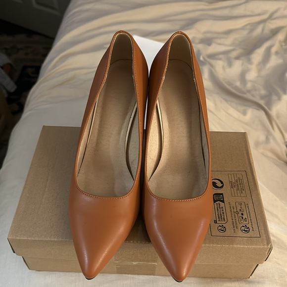 Cognac Pumps - Picture 5 of 9